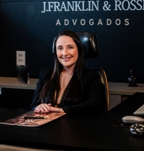 Dra. Larissa Rezende Valle